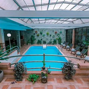 Pino Vere Palace מלון