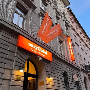 מלון Easyhotel Oktogon