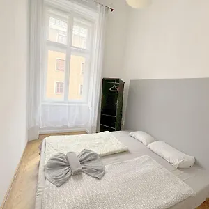 Πανσιόν Synagouge Astoria