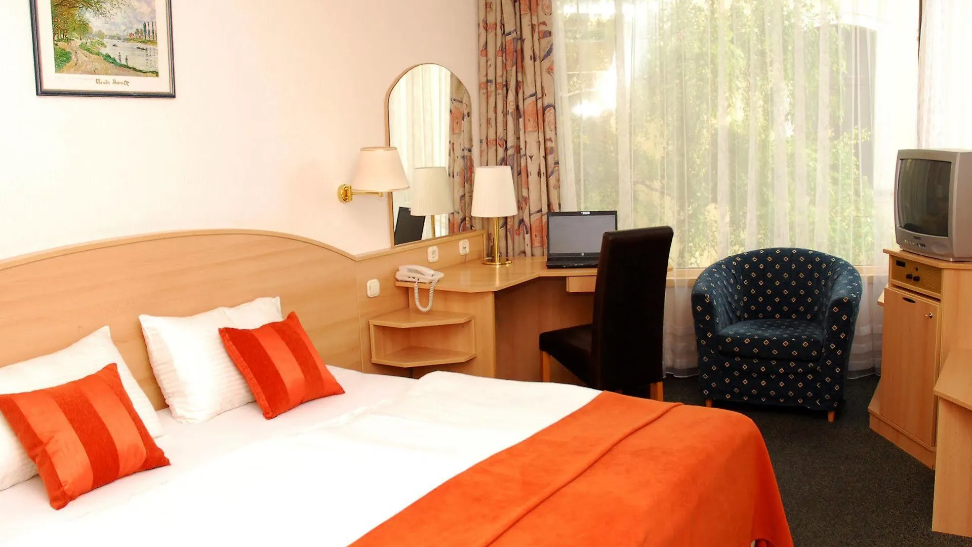 ***  Hotel Orion Varkert Budapeşte Macaristan